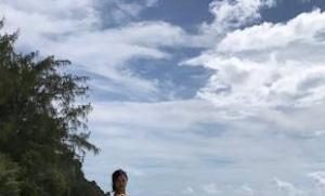 【画像】小島瑠璃子の最新水着の乳がすげええええええええええええええええ