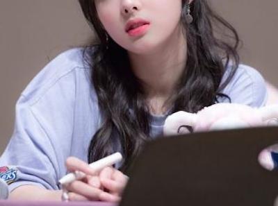【画像】TWICEのナヨンが可愛すぎて石原さとみにしか見えねええええええええええええ