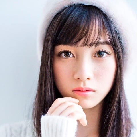 橋本環奈、“冬バージョン”の新プロフィール画像が話題「吸い込まれそう」「おっふ」