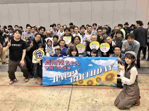 14歳のアイドルの握手会に集まったアイドルオタク達ｗｗｗ（画像）