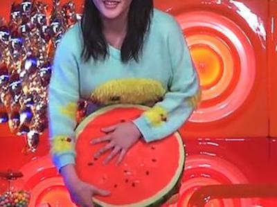 【衝撃動画】美人アイドルがアキラ100パーセントのマネして男性視聴者が大興奮！