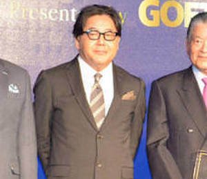 【画像】秋元康の靴底がガチで厚すぎるｗｗｗｗｗｗｗｗｗｗｗｗｗ