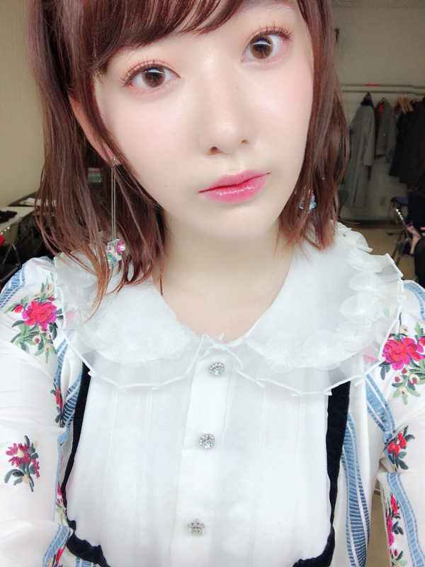 宮脇咲良の笑顔がなんだか固いｗｗｗ（画像）