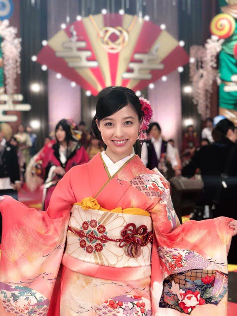 橋本環奈のTwitterのあけおめ画像が美しすぎワロタｗｗｗｗｗｗ