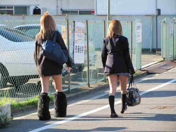 足元がゴリラみたいな女子高生が発見されるｗｗこれは強そうｗｗ（画像）