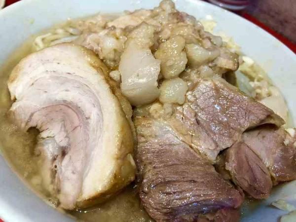 このセクシー女優の食べる量ｗｗｗｗ（画像）