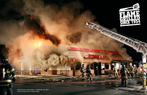 【悲報】バーガーキング、直火焼きを証明するため、火事になった店舗の写真を広告に使うｗｗｗｗｗｗ （※画像あり）