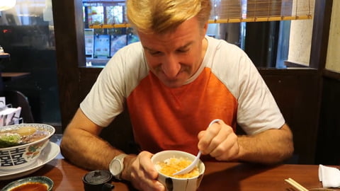 【画像】アメリカ人に卵かけご飯食べさせた結果w.w.w.w.w.w.w.w （※画像あり）