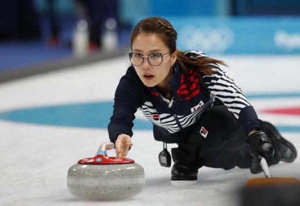 韓国の眼鏡のカーリング美女、メガネがない方がかわいかったｗｗｗ（画像）