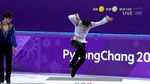 金メダルで表彰台に登る羽生結弦、荒ぶる鷹のポーズをしてしまうｗｗ（画像）
