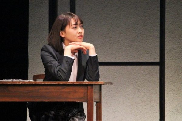 【GIF画像】元AKB48・木崎ゆりあ、お●ぱいを揉まれ敏感に反応するｗｗｗｗｗｗｗｗｗｗｗｗ