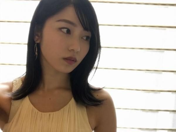 ワキ全開の衣装を着る横山由依がセクシーすぎるｗｗｗ（画像）