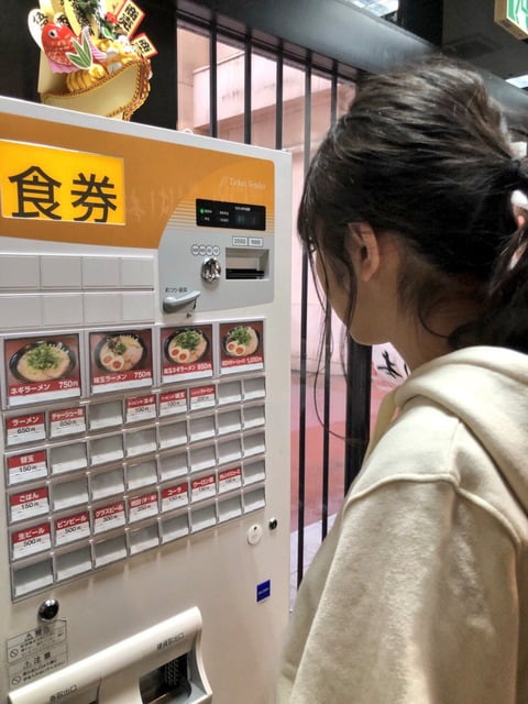 博多ラーメンを食べる可愛い女子高生が見つかるｗｗｗｗｗｗｗ （※画像あり）
