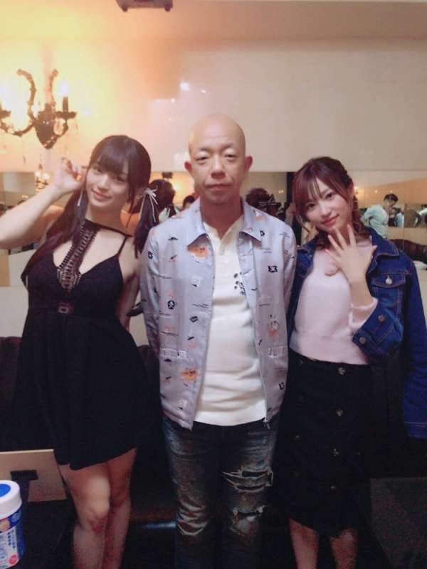 服を着たセクシー女優がバイキング小峠をはさんだ結果ｗｗｗ（画像）