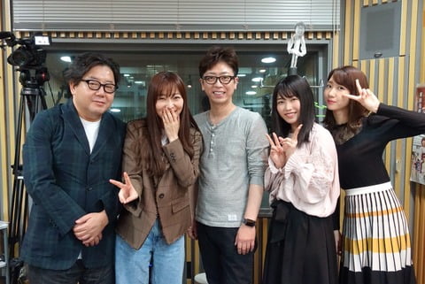 秋元康と指原莉乃の距離感がヤバいwwwwwwwwwwwwwwww （※画像あり）