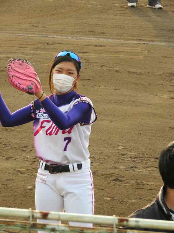 美少女野球選手が覆面をかぶった結果ｗｗｗ（画像）