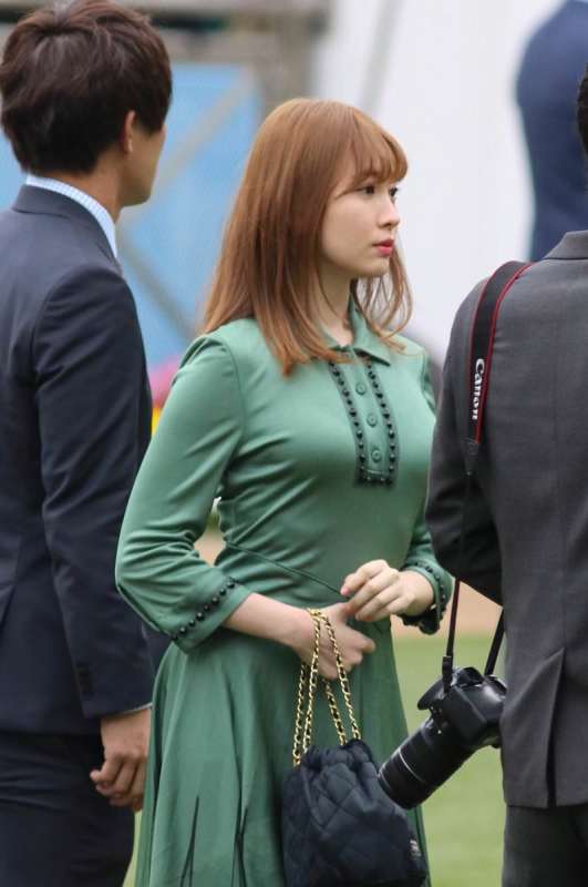 小嶋陽菜、歳をとってどんどんセクシーになるｗｗｗ（画像）