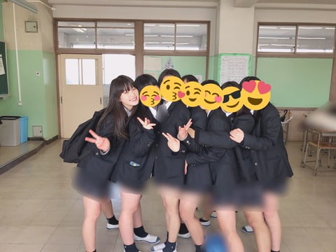遠藤みゆちゃんが学校で撮影したリアルJK制服画像の美少女オーラがハンパない