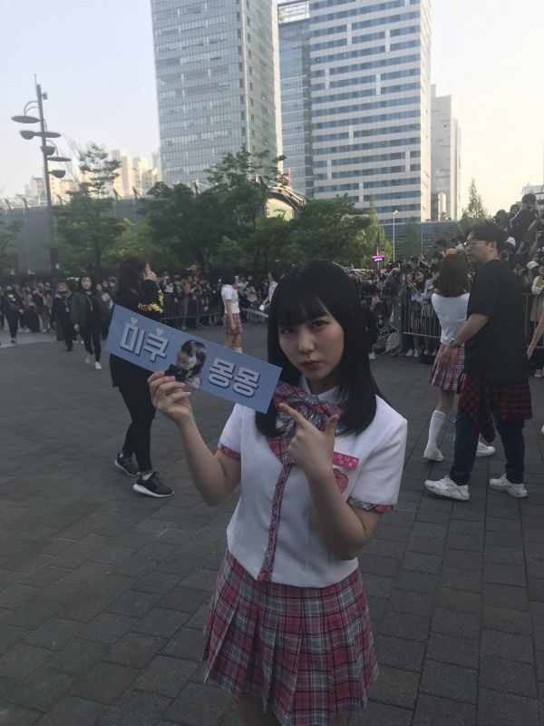 低身長アイドルがスタイルのいい韓国人アイドルと並んだ結果ｗｗｗかわいすぎるだろｗｗｗ（画像）