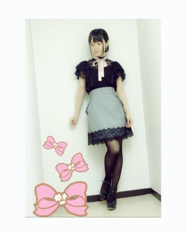 黒ストッキングをはいた美人声優の小倉唯ちゃんがセクシーすぎるｗｗｗ（画像）