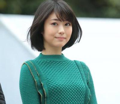 【画像】浜辺美波(17)のめちゃシコボディをご堪能下さい