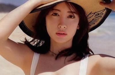 【画像】小嶋陽菜の現在のお●ぱいが最高すぎる！これはもう抜けるレベル！