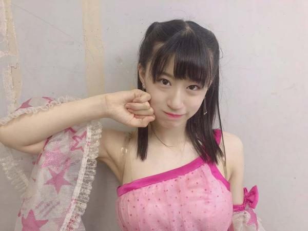 アイドル牧野真莉愛ちゃん、とんでもない肩出し衣装を着てしまうｗｗｗｗ（画像）
