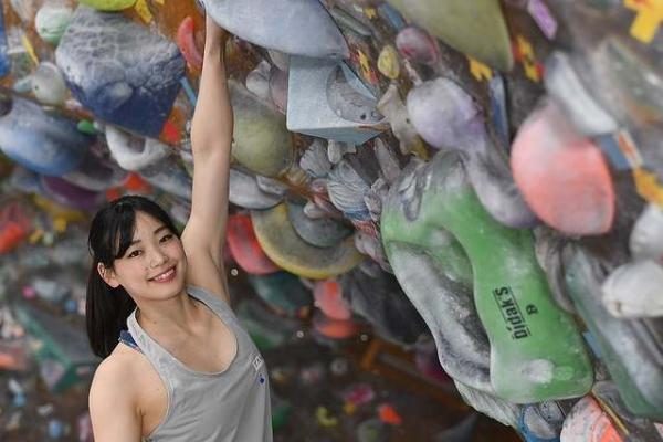 美人女子高生クライマーのタンクトップ姿、かわいすぎるｗｗｗ（画像）