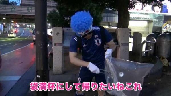渋谷のゴミを拾うヒカキンを応援する美少女ｗｗただしお手伝いはしないｗｗ（画像）