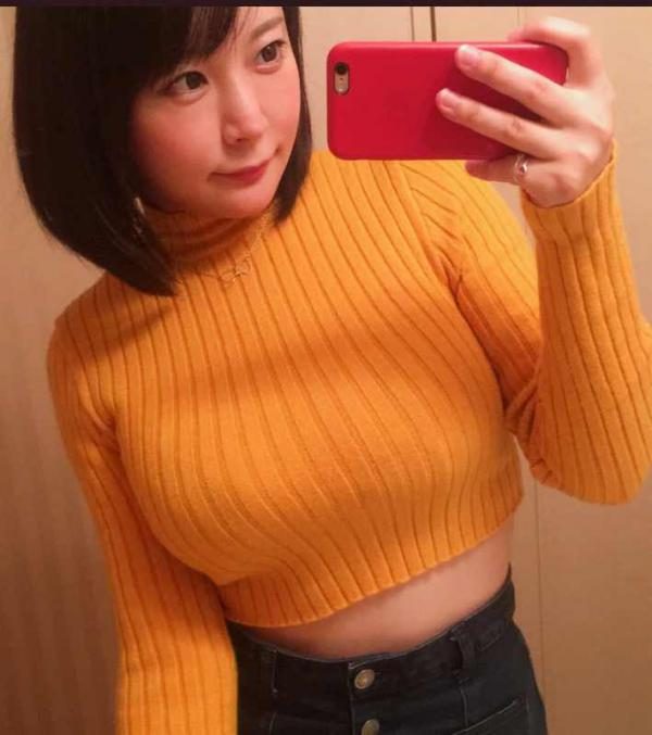ネット民、このニットのセクシー美少女を60点扱いしてしまうｗｗｗ（画像）