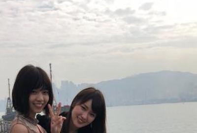 【画像】お●ぱいの谷間にカバンのヒモ通してお●ぱいの膨らみ強調してる美女ｗｗｗｗｗｗｗｗ