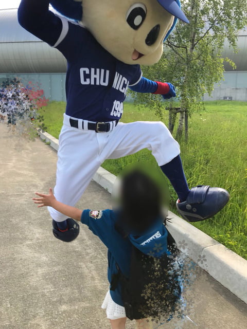 【画像】次の画像の後、幼女はドアラに何をされたか答えよ。