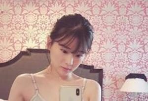 【最新画像】重盛さと美、とんでもなくエ□い格好でインスタをアップする！