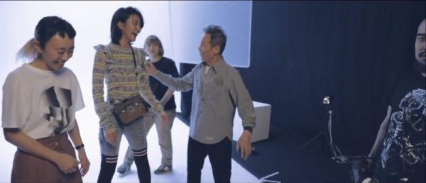 キムタクの娘がスタッフと並んだ結果ｗｗｗ身長が高すぎるｗｗｗ（画像）