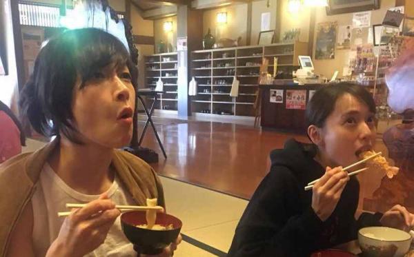 エビフライを食べる戸田恵梨香ちゃん、かわいすぎるｗｗｗ（画像）