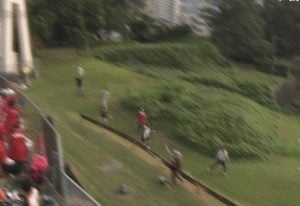 【衝撃映像】生放送中に男性の頭が吹っ飛ぶ放送事故