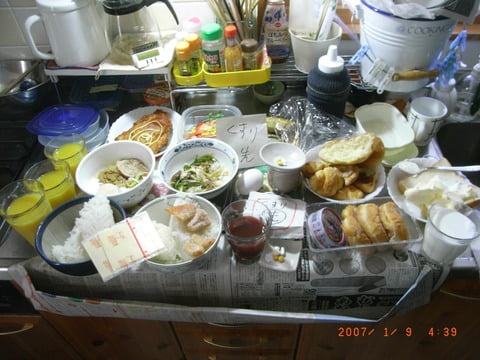 【画像】一日一食しか食べない俺の食事量がヤバすぎるwwwwwwwwwwww