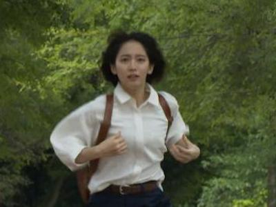 【最新GIF画像】吉岡里帆の乳、暴れる！！！！ 【健康で文化的な最低限度の生活 #01】