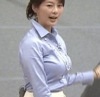 【乳揺れGIF】NHK 杉浦友紀アナの「たわわに実りまくったお●ぱい」をご堪能下さい