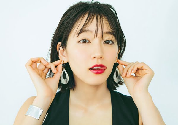 【GIF画像】吉岡里帆の水着乳揺れGIFのエ□さがガチでハンパねええええええええええええ