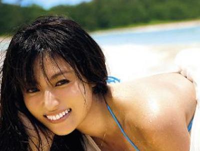 【最新画像】深田恭子(35)が水着でとんでもないセクシーポーズｗｗｗｗｗｗｗｗｗｗｗｗ