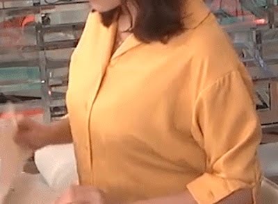 【GIF画像】生放送中、女子アナのお●ぱいが突然膨張し始める放送事故が発生ｗｗｗｗｗｗｗｗｗｗ