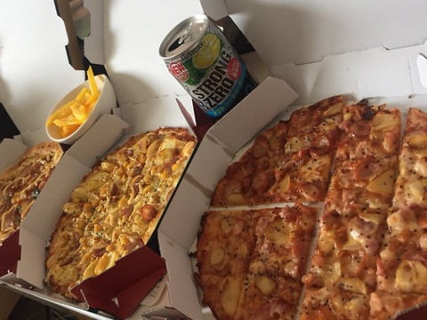 【悲報】ドミノピザさん日本の宅配ピザ市場を壊しにかかる （※画像あり）