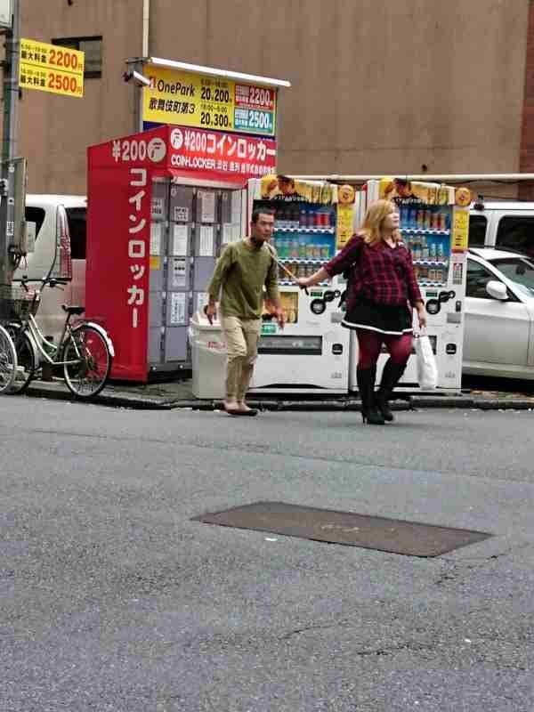 女の子に首輪つながれ歩かされる男ｗｗｗ（画像）