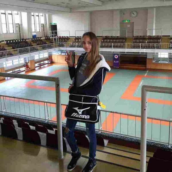 腹筋がバキバキの女の子のかっこよさは異常ｗｗｗ