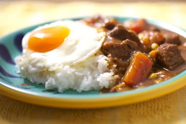 【驚愕】カレーに生卵！大阪府民のケンコバ「僕らは普通なんですけど、驚きなんですかねあれ」