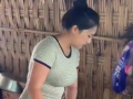 【動画】母親を手伝う田舎娘の身体がシコリティの塊すぎる！