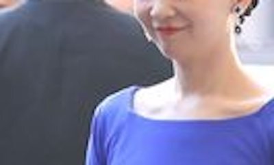 【画像】この佳子さま(31)の乳房、流石に強調しすぎじゃね？